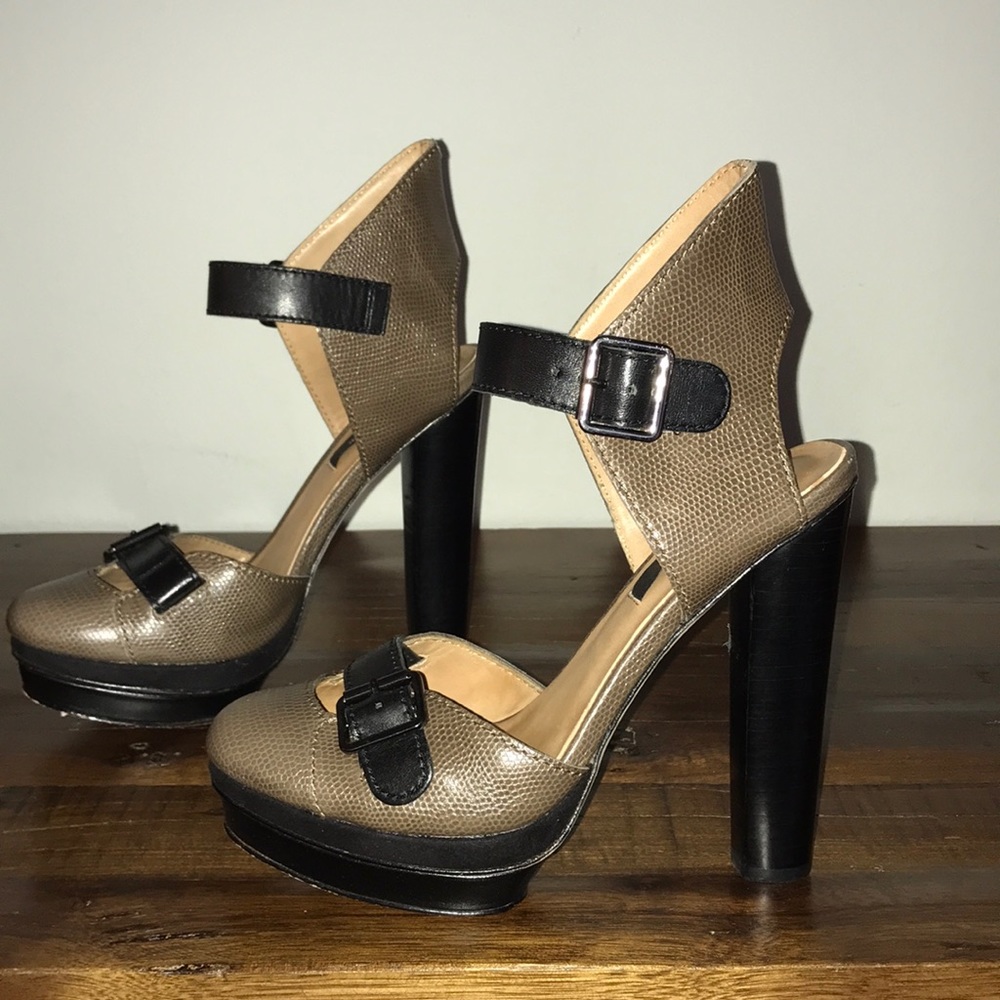 Ann Taylor Lilia Platform Buckle Pump - Sz 7!